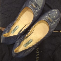 Prada vitello shine logo ballet flats in blue size 39