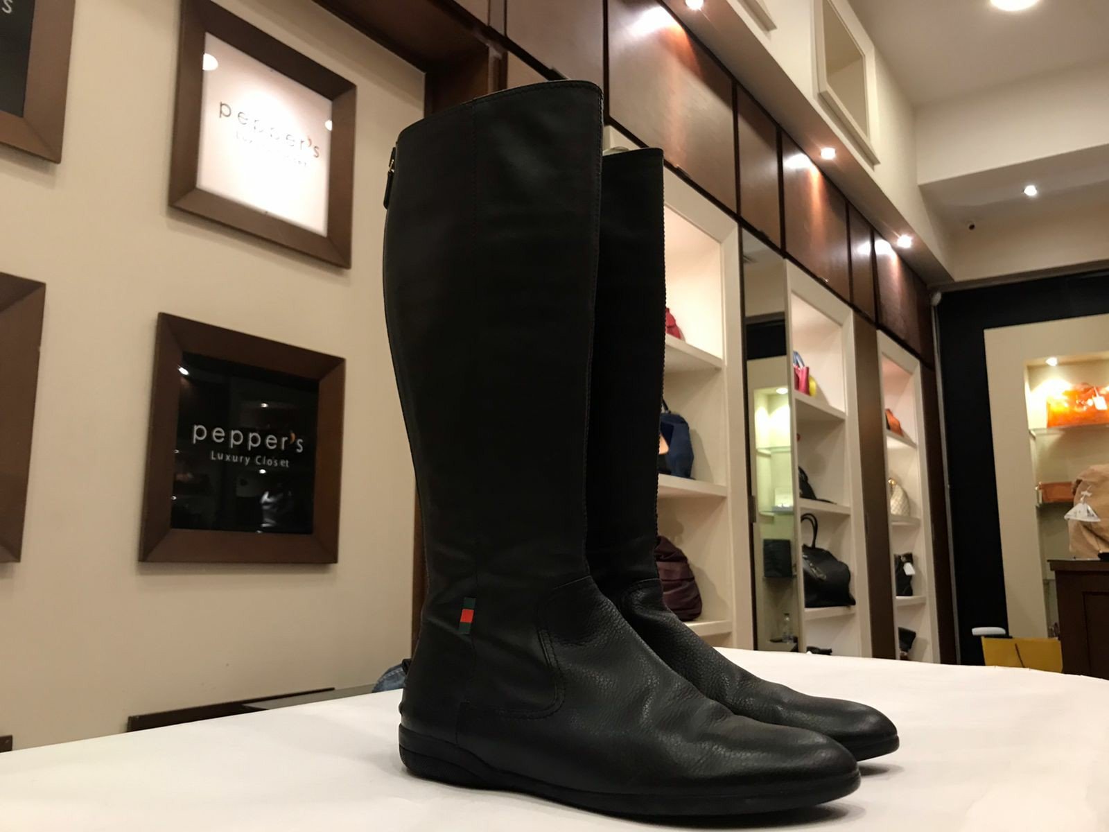 Boot pebbled leather