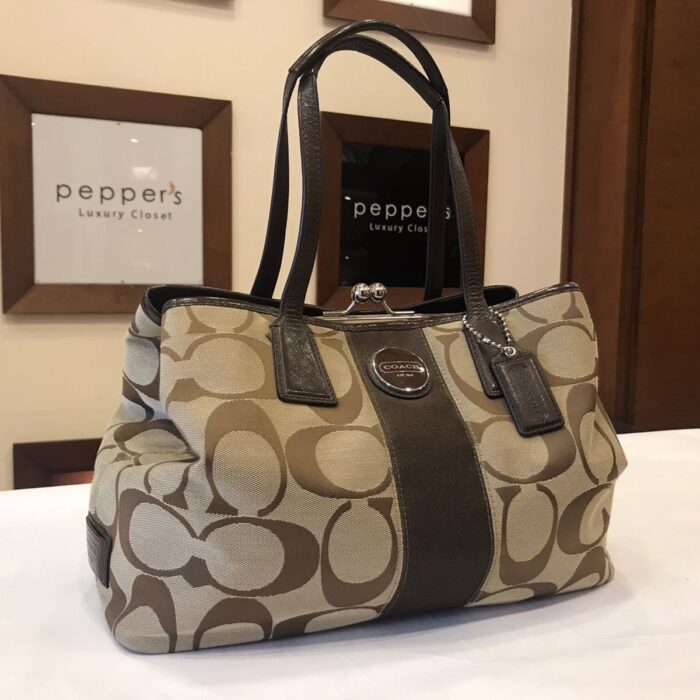 BEIGE SINGATURE PRINT TOTE SHOULDER BAG