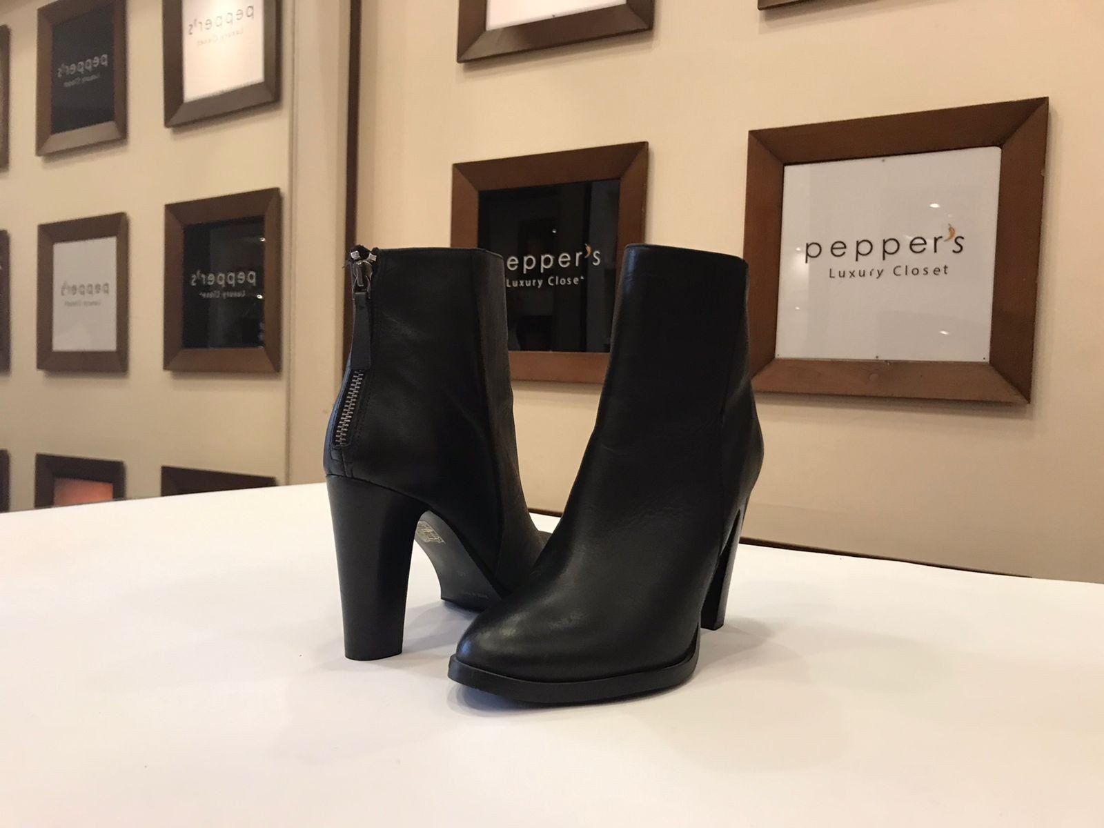 BLACK CONTIGO ITALY LEATHER ANKLE BOOTS LOW HEEL