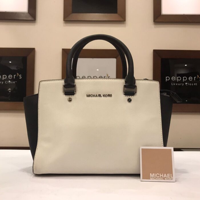 BLACK LEATHER HANDBAG WITH SILVER