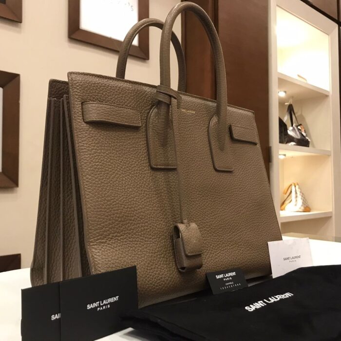 TAUPE LEATHER MEDIUM CLASSIC SAC DE JOUR TOTE