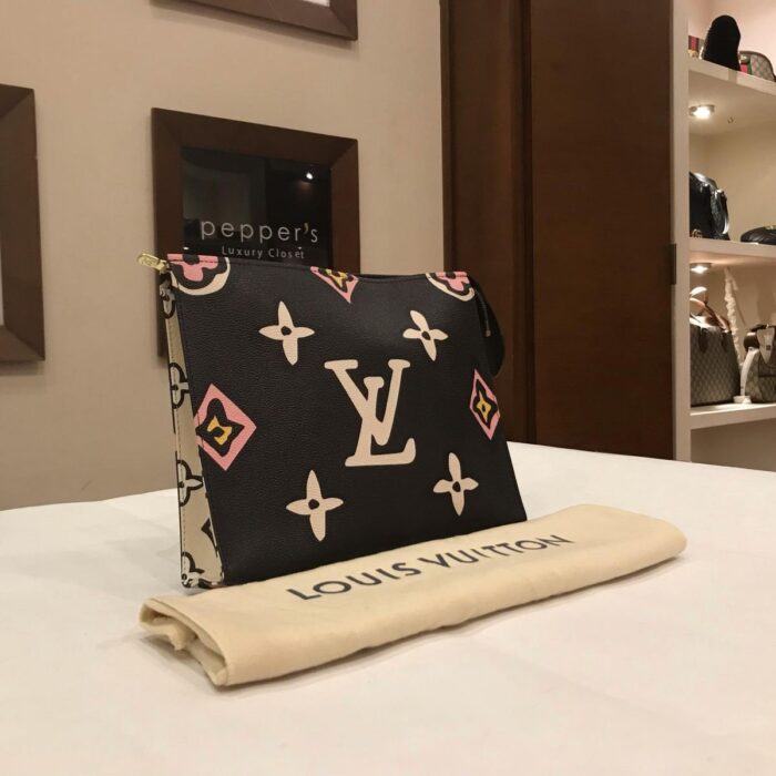Lv monogram Giant Wild At Heart Toiletry pouch black
