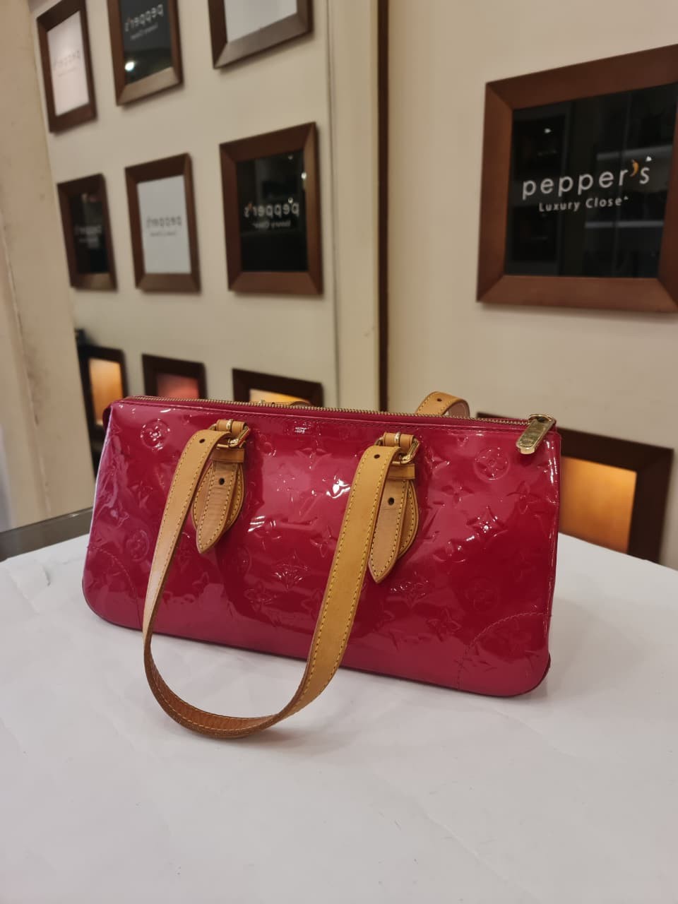 louisvuttion vernis rosewood avenue shoulder bag